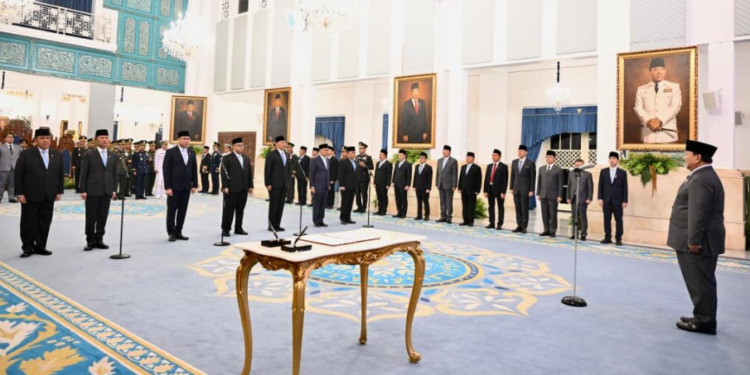 Presiden Prabowo Subianto melantik empat wakil menteri negara di Istana Negara, Jakarta, pada Kamis, 15 Oktober 2026.(Presidenri)